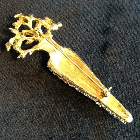 Austrian Crystal Sparkly Carrot Brooch - Picture 3 of 4